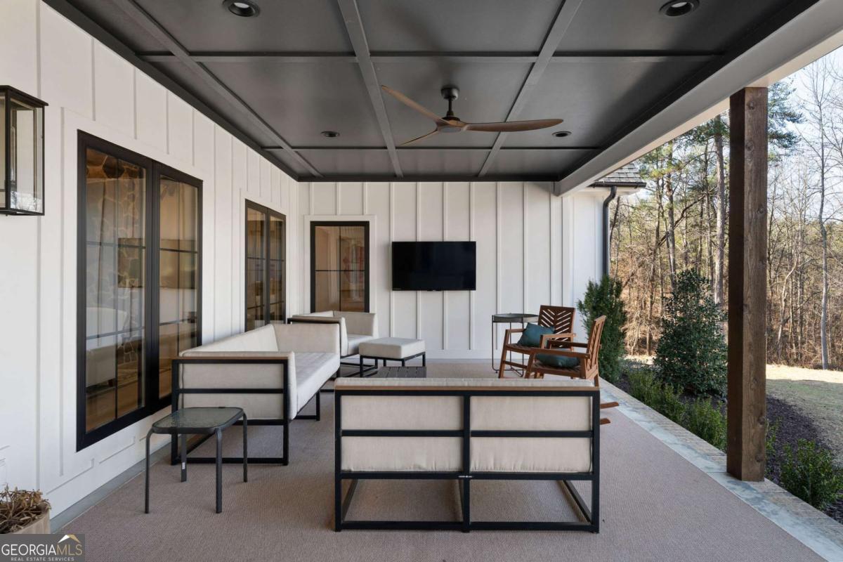 145 Moores Ferry Drive SW