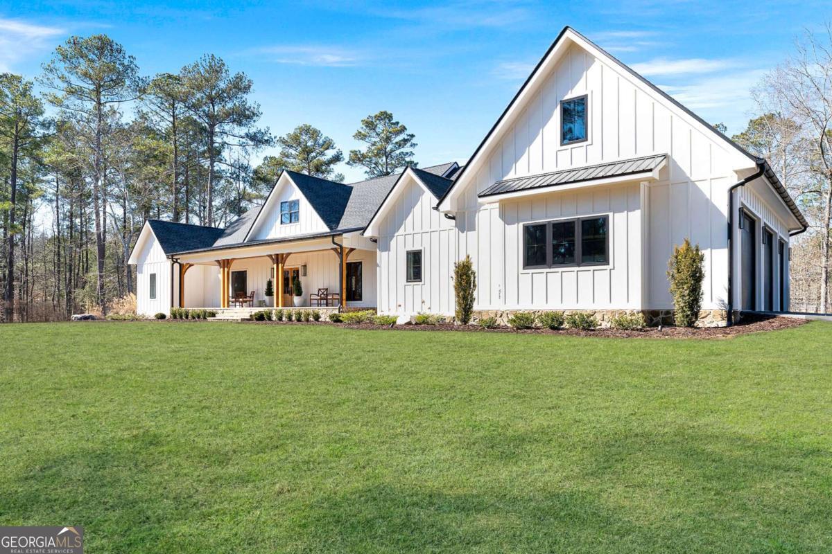 145 Moores Ferry Drive SW