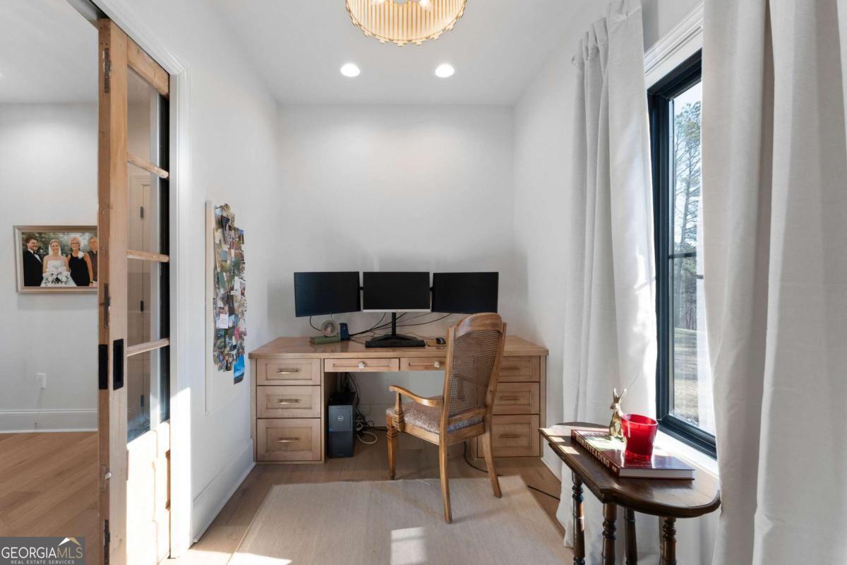 145 Moores Ferry Drive SW