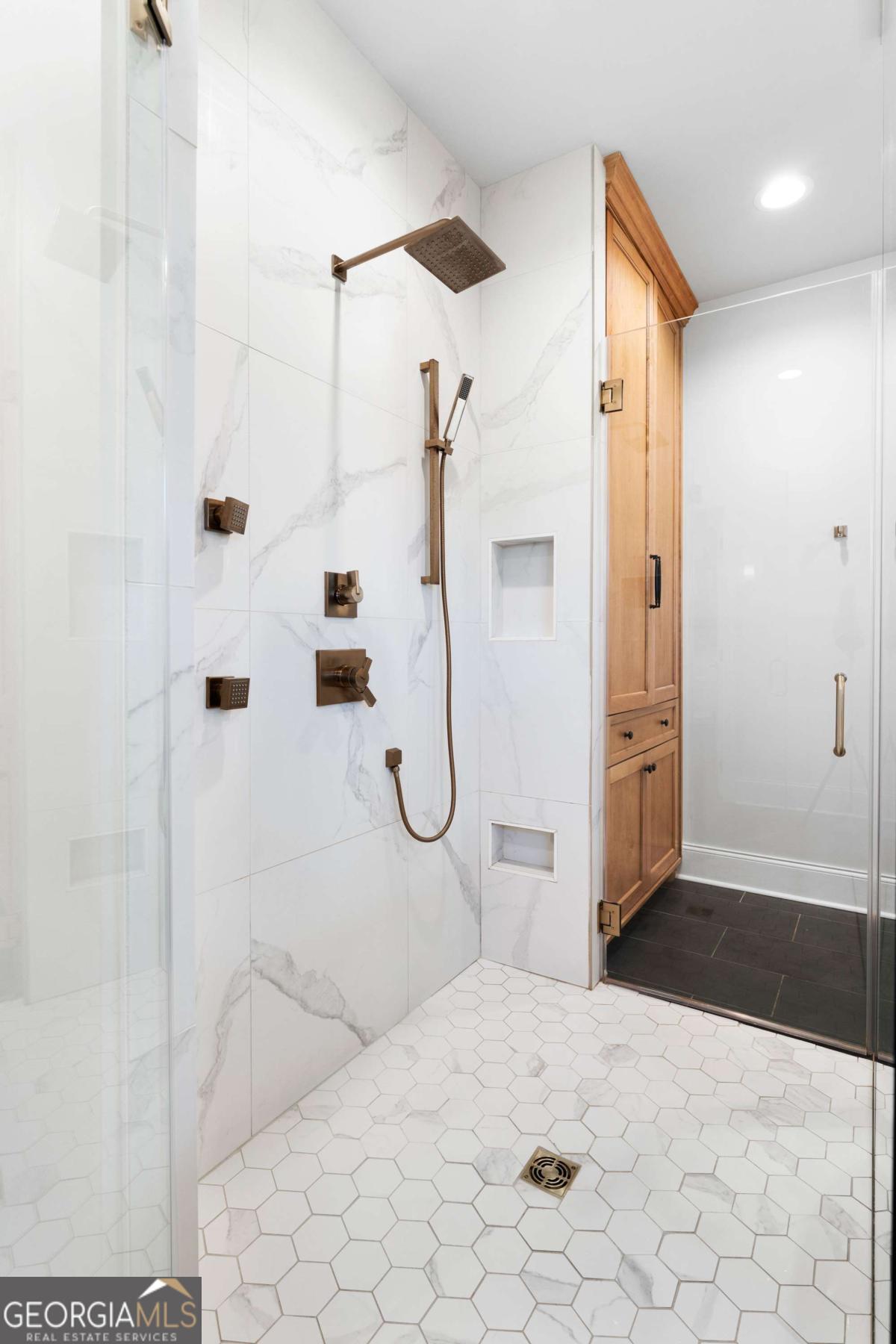 145 Moores Ferry Drive SW