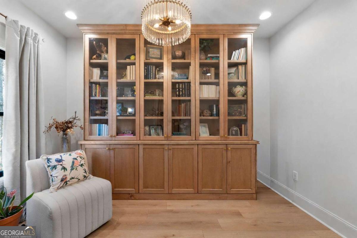 145 Moores Ferry Drive SW