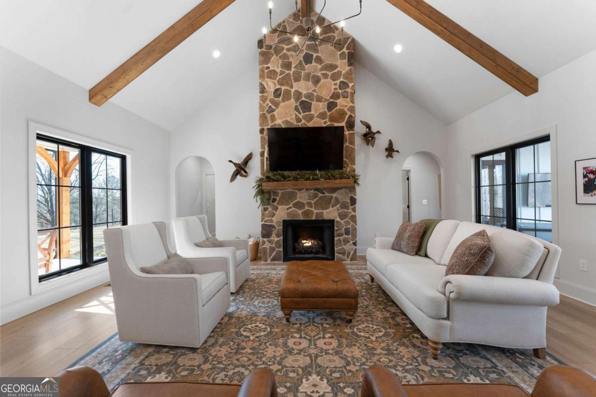 145 Moores Ferry Drive SW