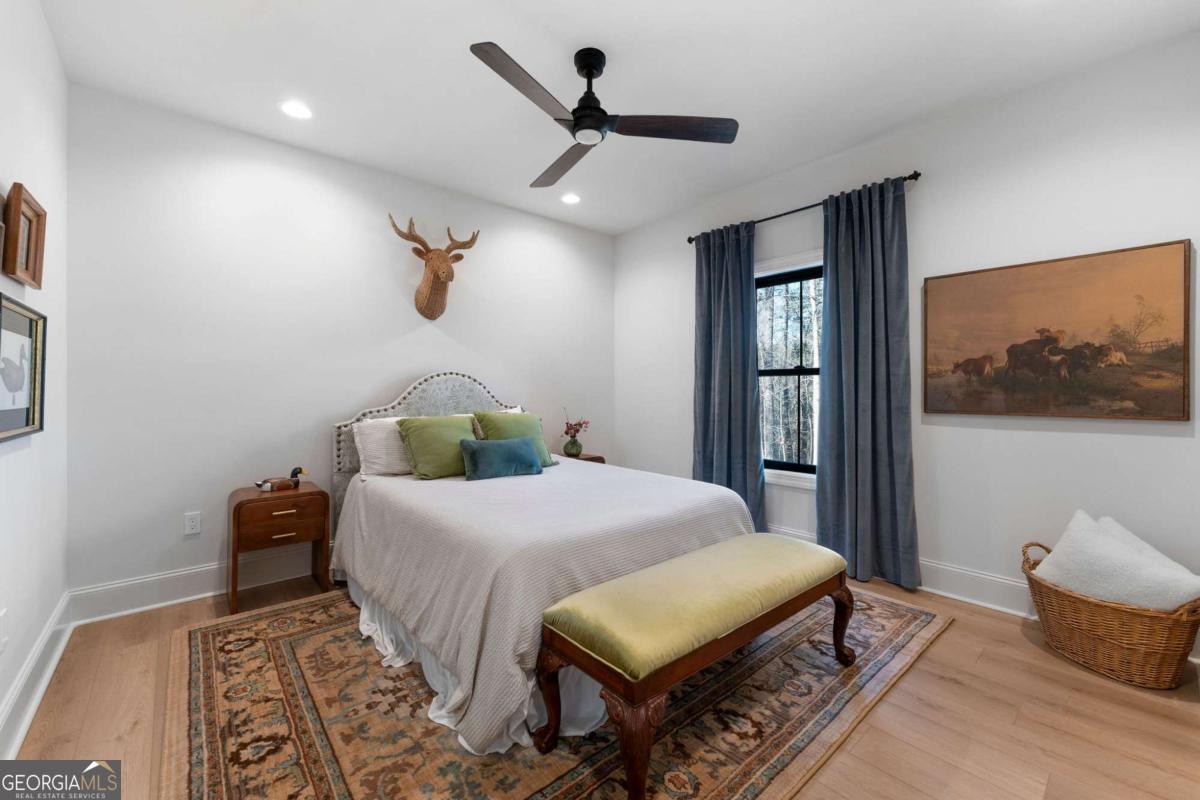 145 Moores Ferry Drive SW