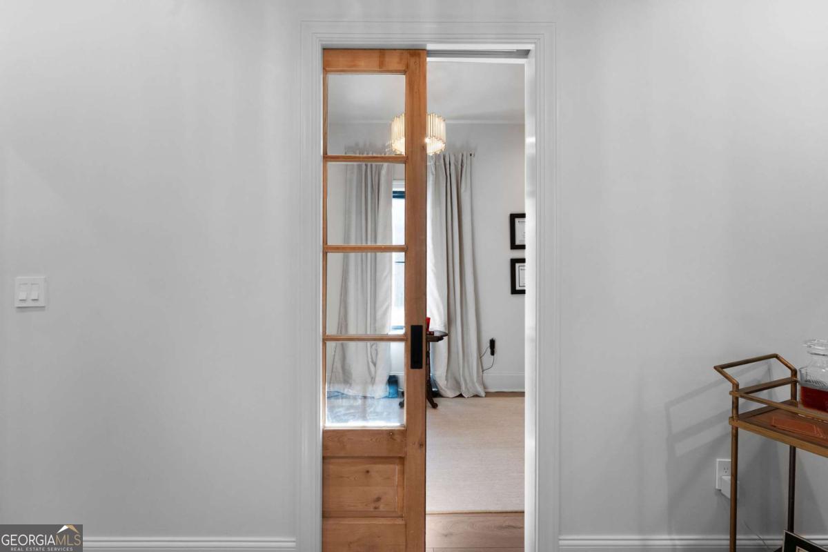 145 Moores Ferry Drive SW