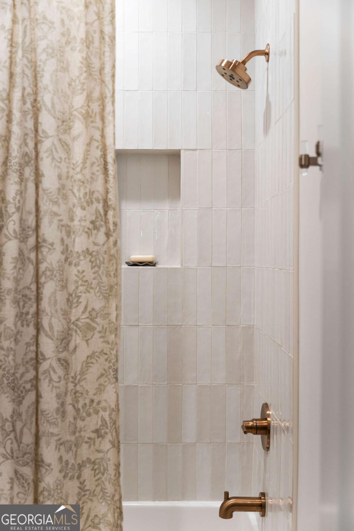 145 Moores Ferry Drive SW