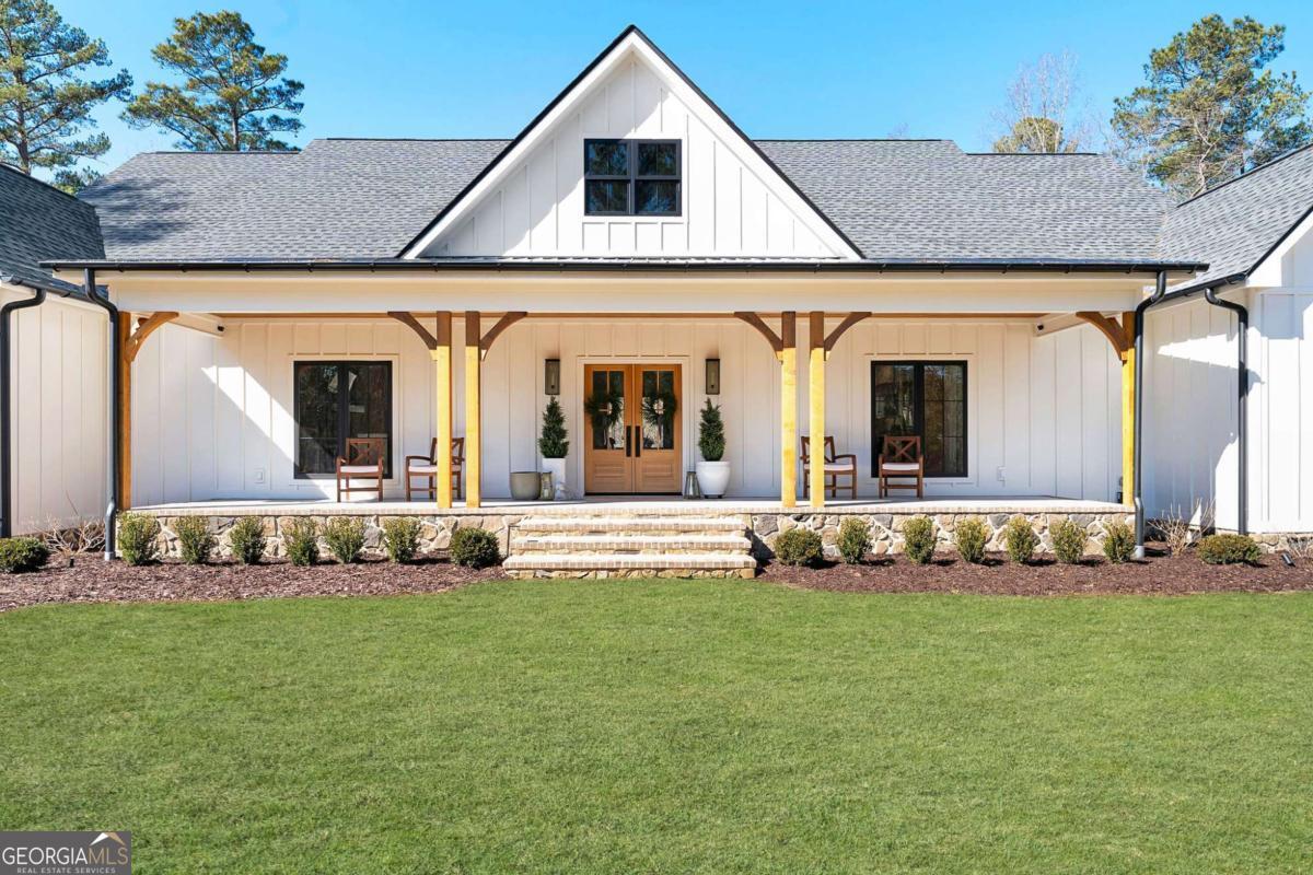 145 Moores Ferry Drive SW