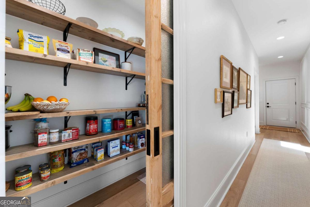 145 Moores Ferry Drive SW