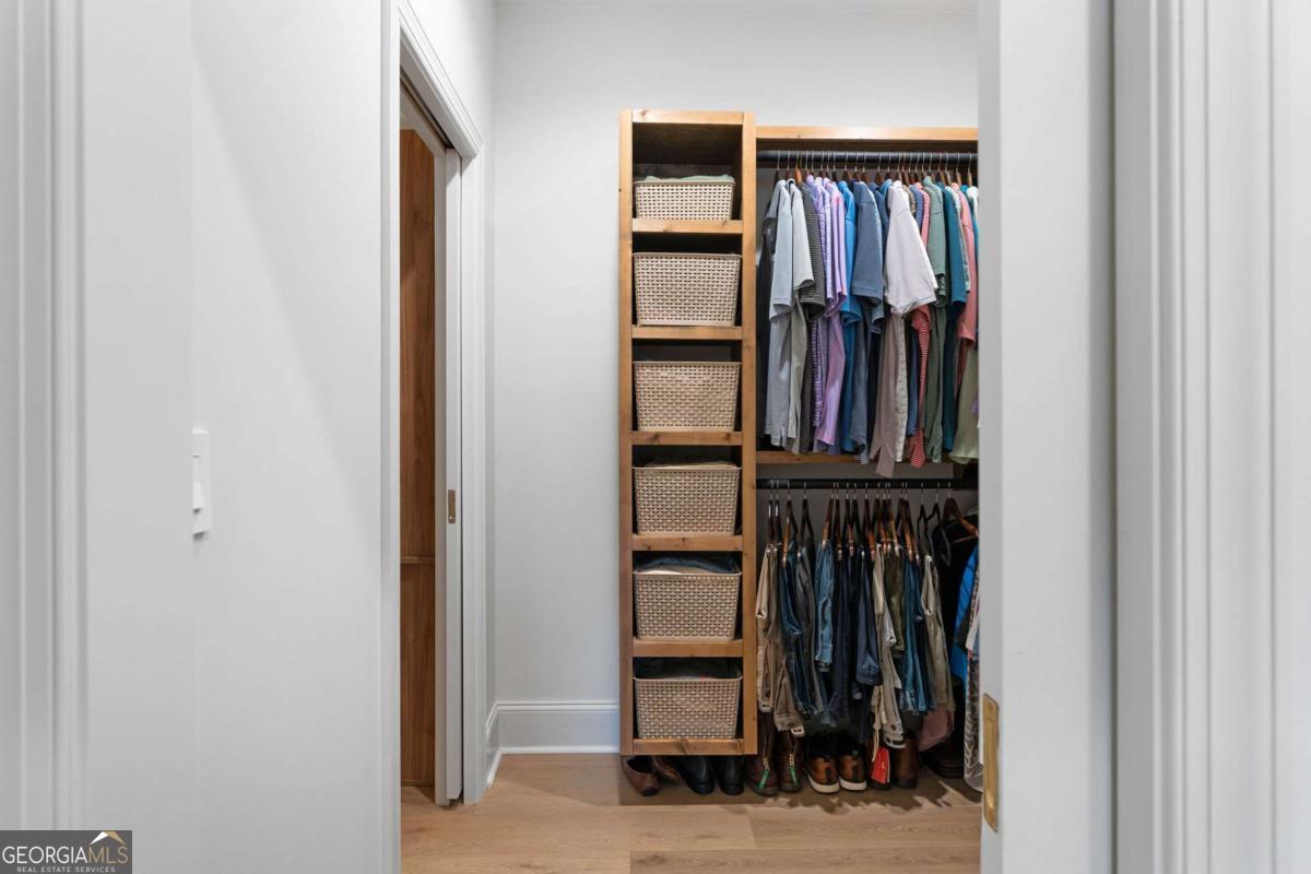 145 Moores Ferry Drive SW