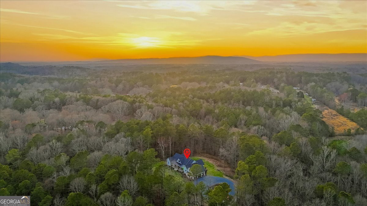 145 Moores Ferry Drive SW