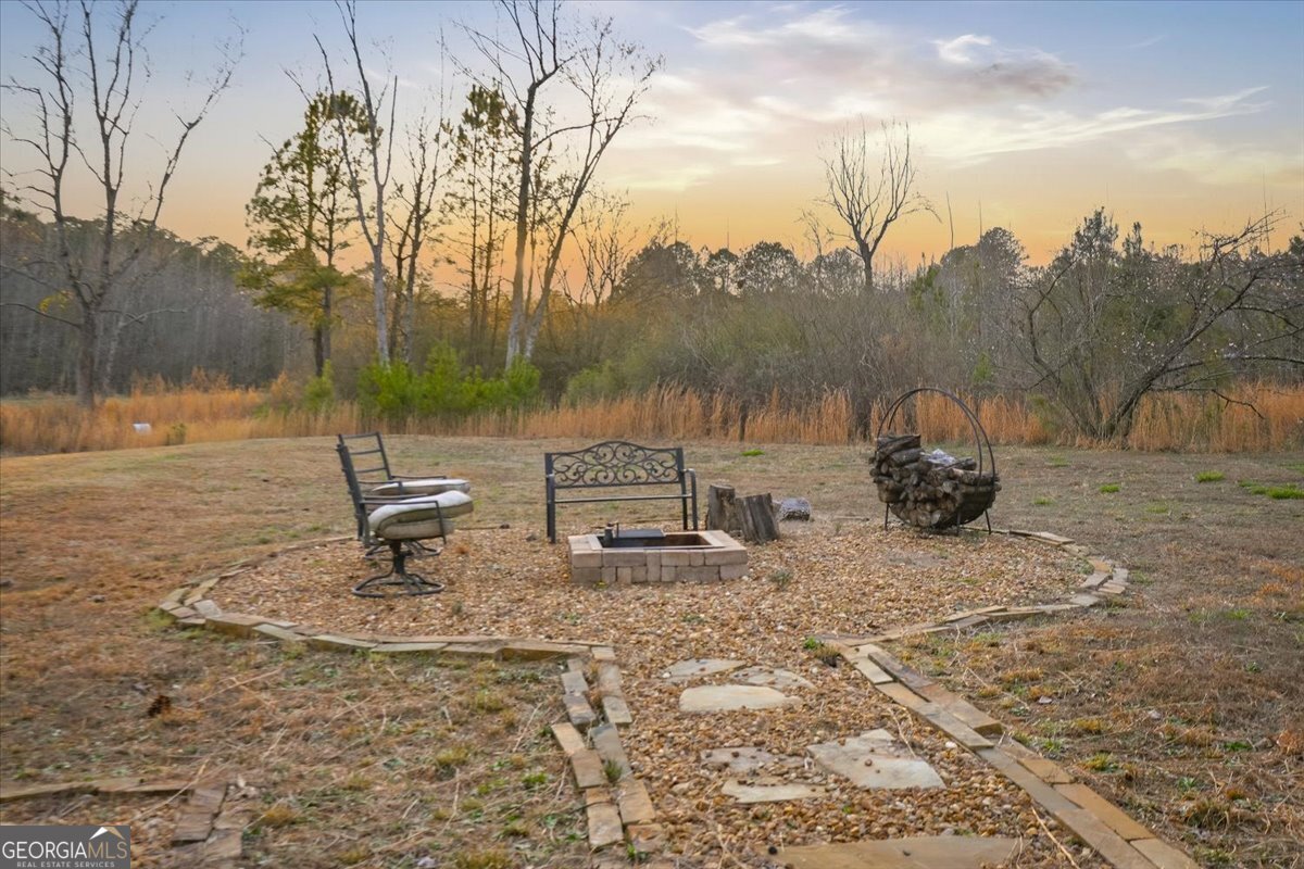 145 Moores Ferry Drive SW