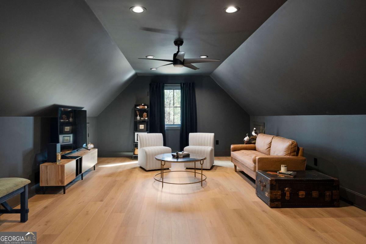 145 Moores Ferry Drive SW