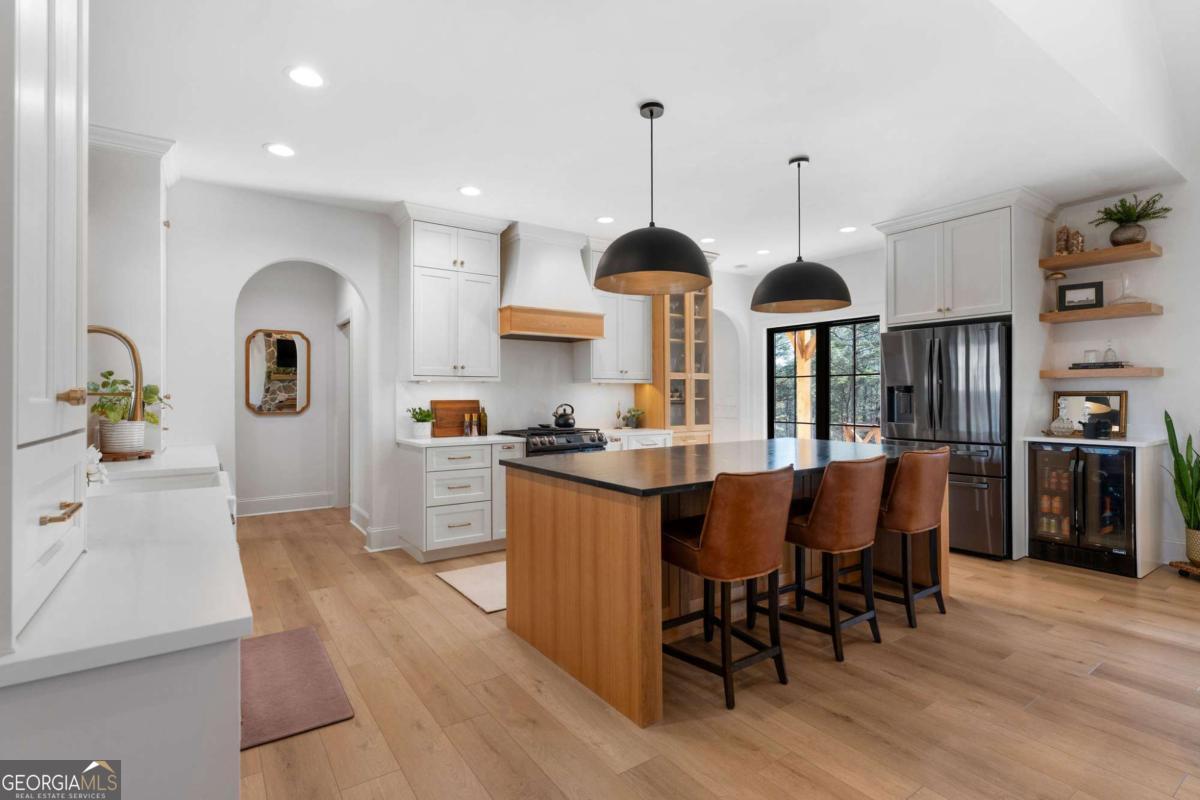 145 Moores Ferry Drive SW