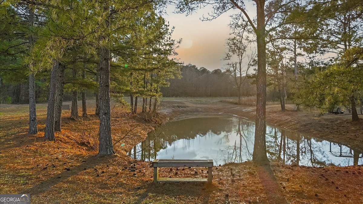 145 Moores Ferry Drive SW