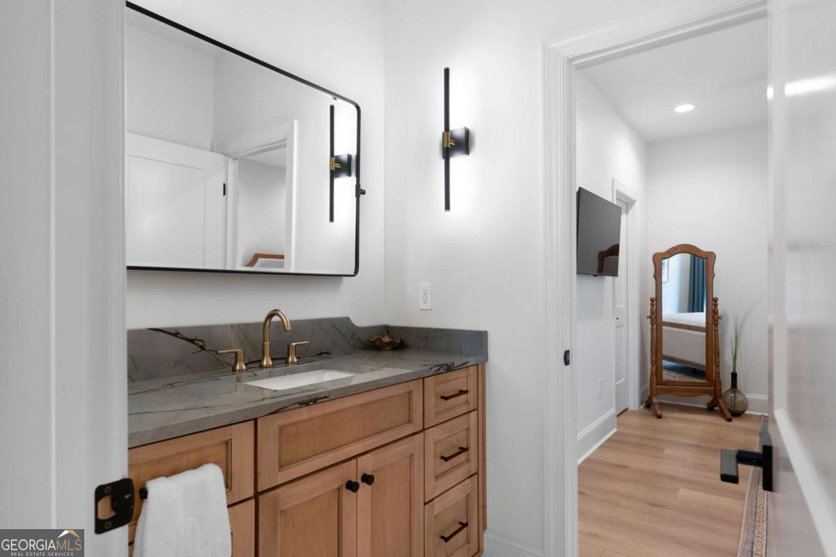 145 Moores Ferry Drive SW