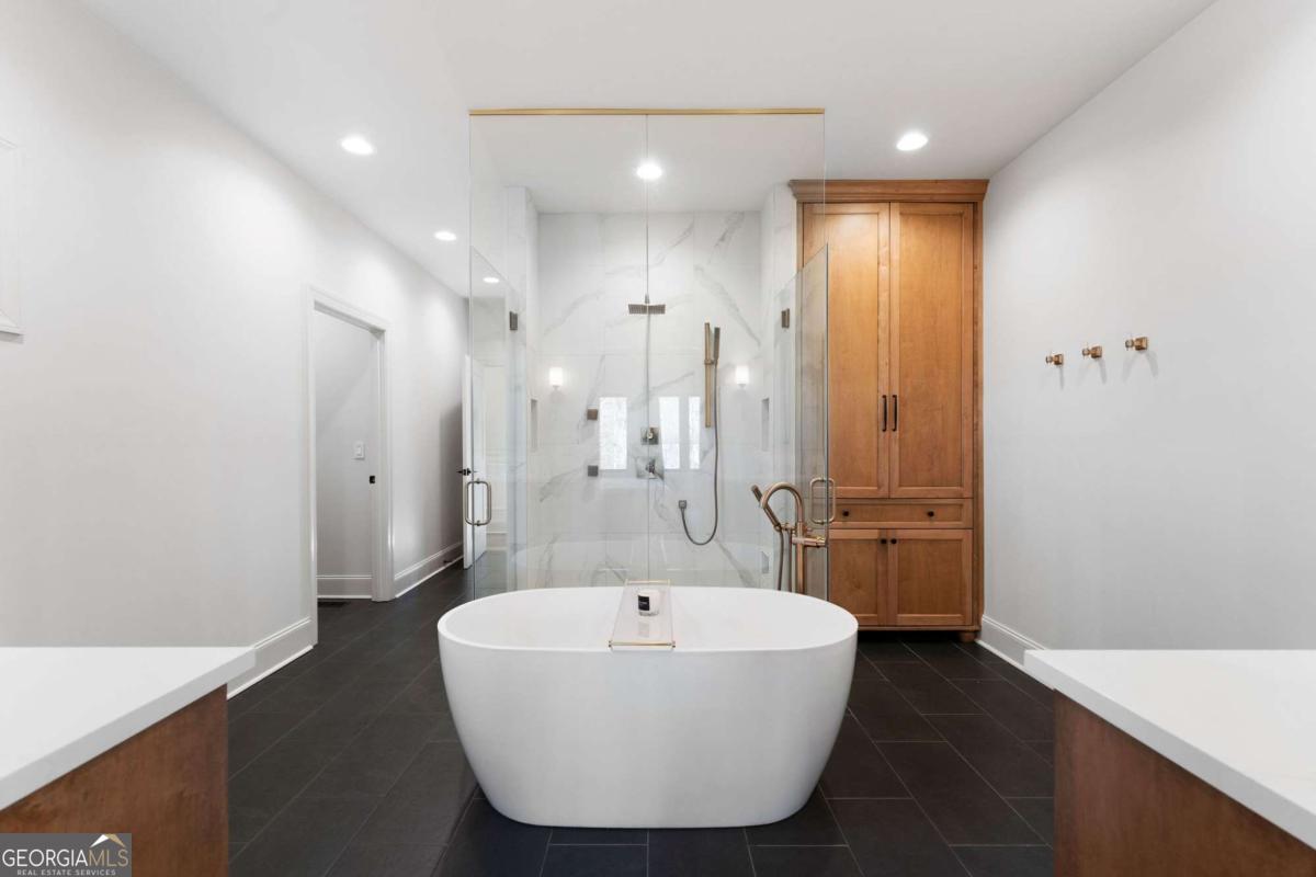 145 Moores Ferry Drive SW