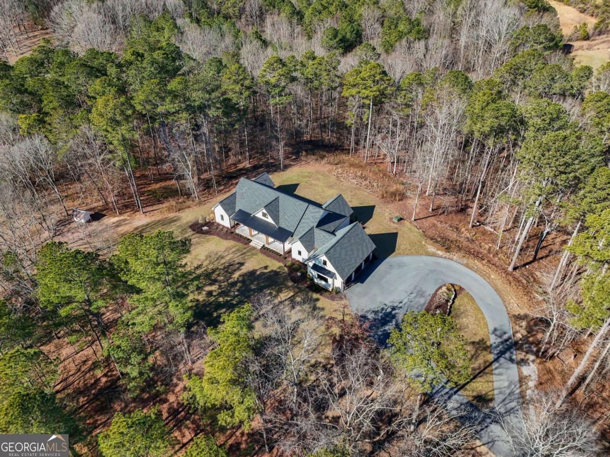 145 Moores Ferry Drive SW