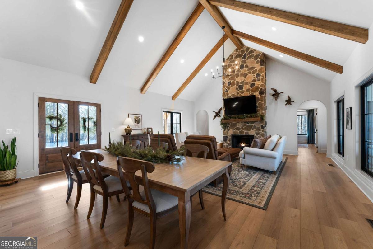 145 Moores Ferry Drive SW