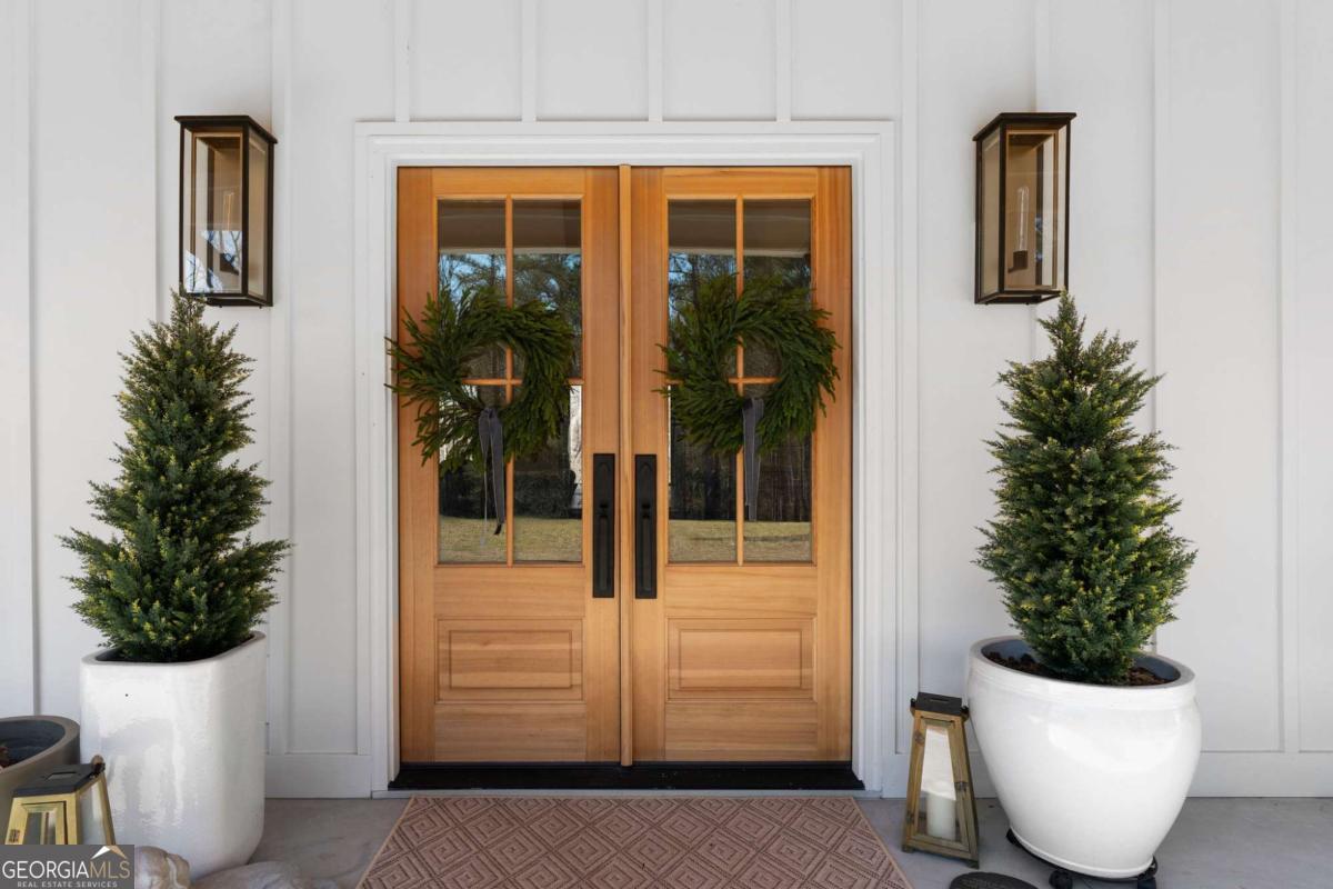 145 Moores Ferry Drive SW