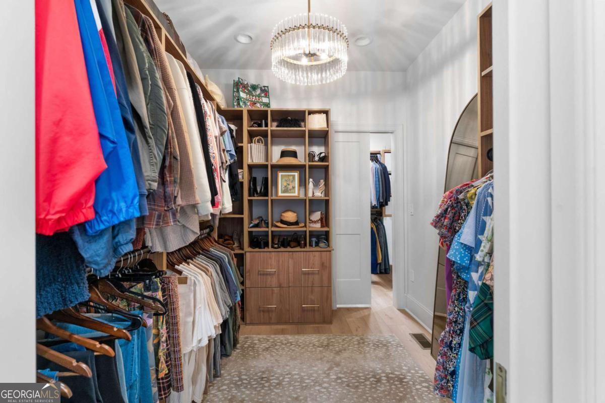 145 Moores Ferry Drive SW