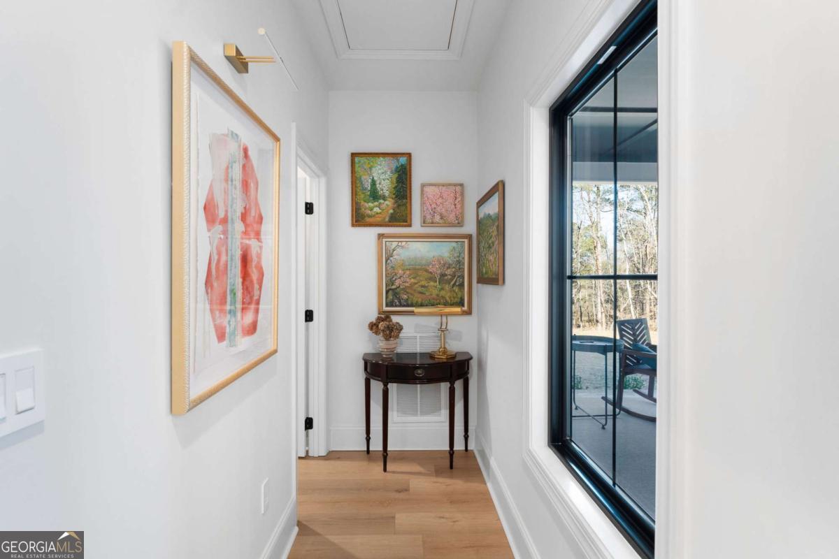 145 Moores Ferry Drive SW