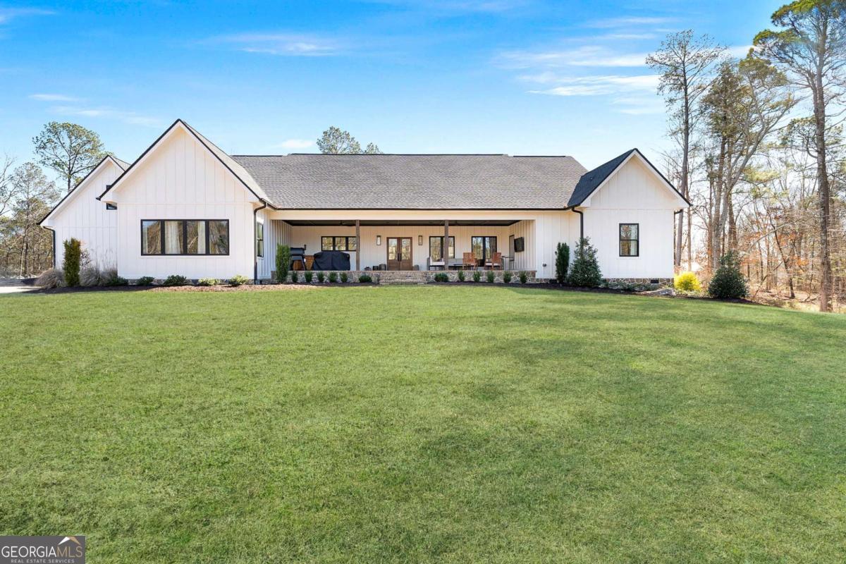 145 Moores Ferry Drive SW