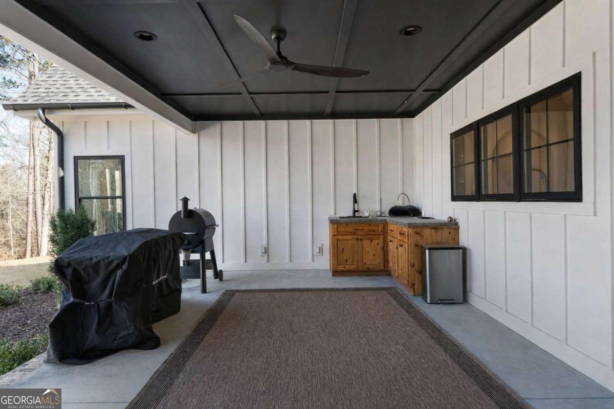 145 Moores Ferry Drive SW