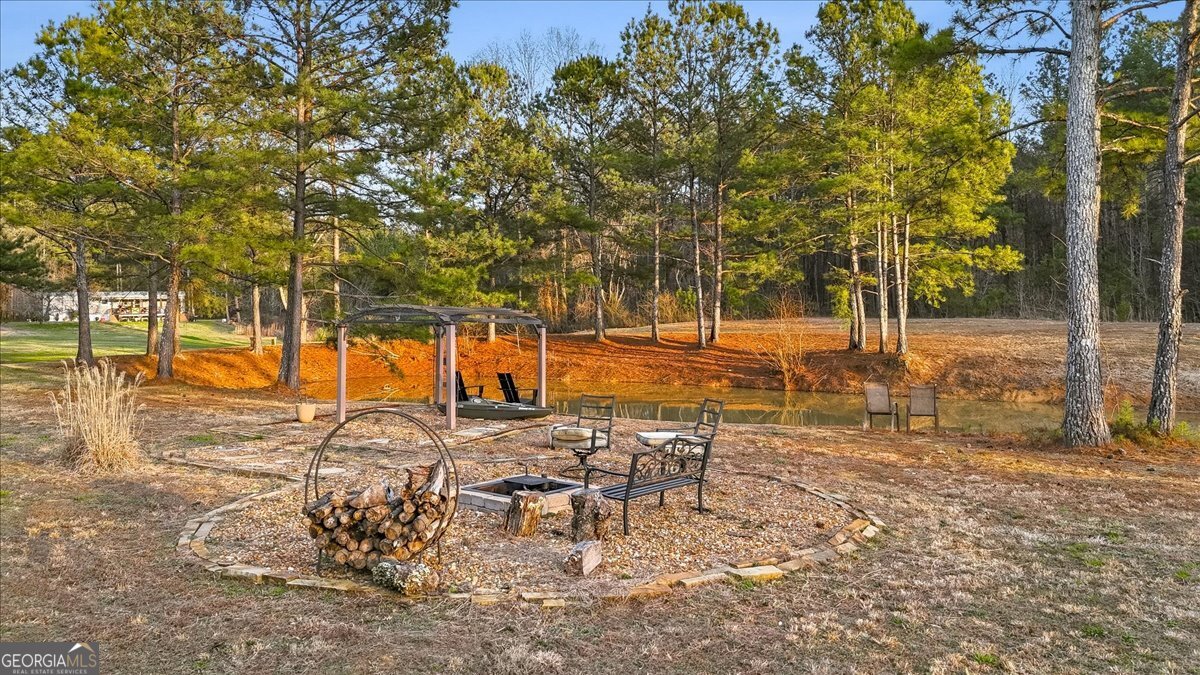 145 Moores Ferry Drive SW