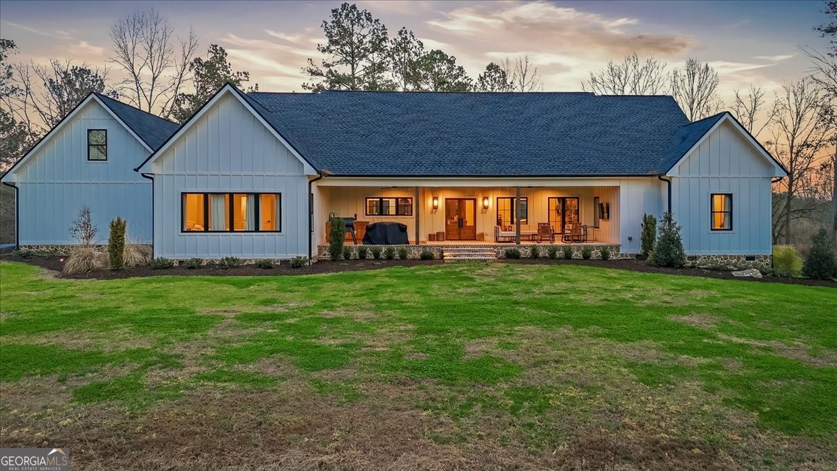 145 Moores Ferry Drive SW