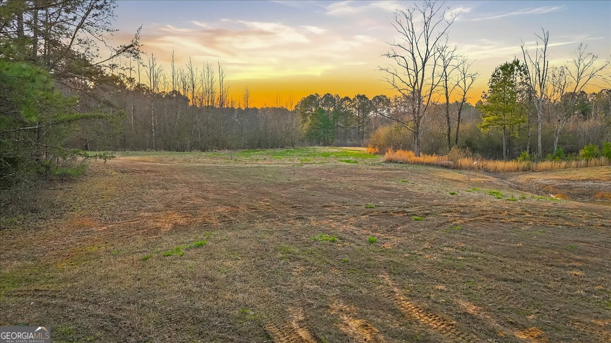 145 Moores Ferry Drive SW