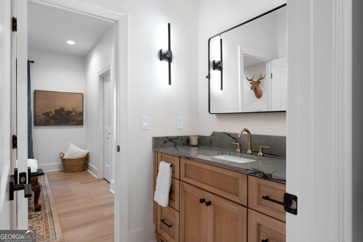 145 Moores Ferry Drive SW