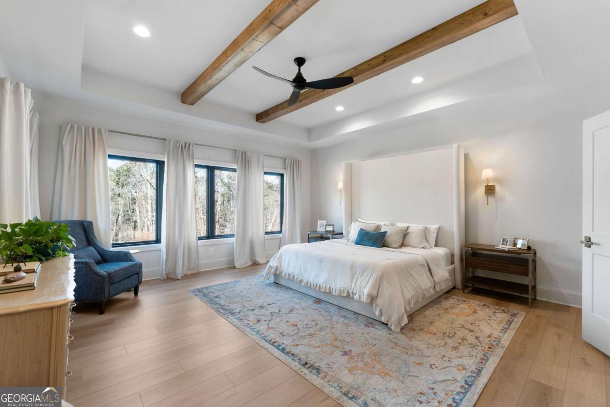 145 Moores Ferry Drive SW