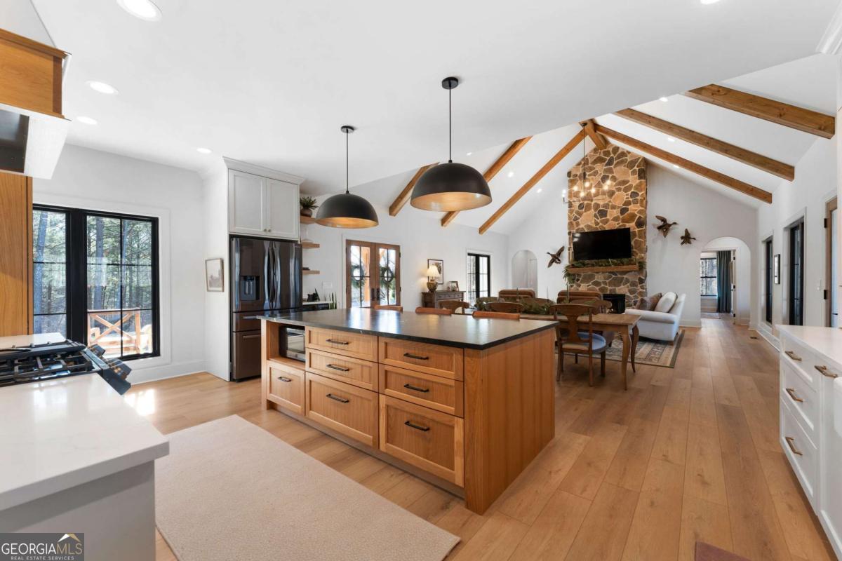 145 Moores Ferry Drive SW