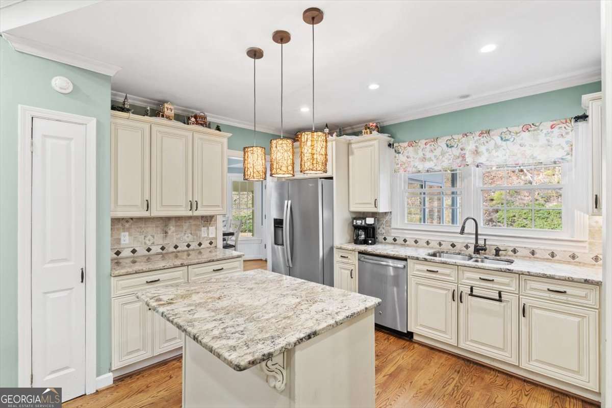 20 Pine Valley Road SW