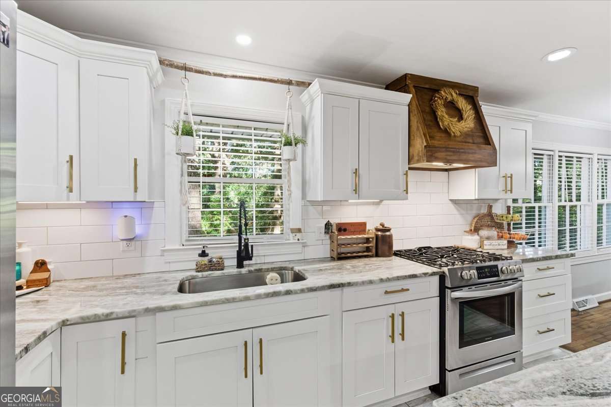 7 Thrushwood Road NE