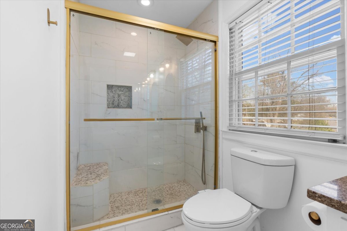 108 E Creekview Drive SW