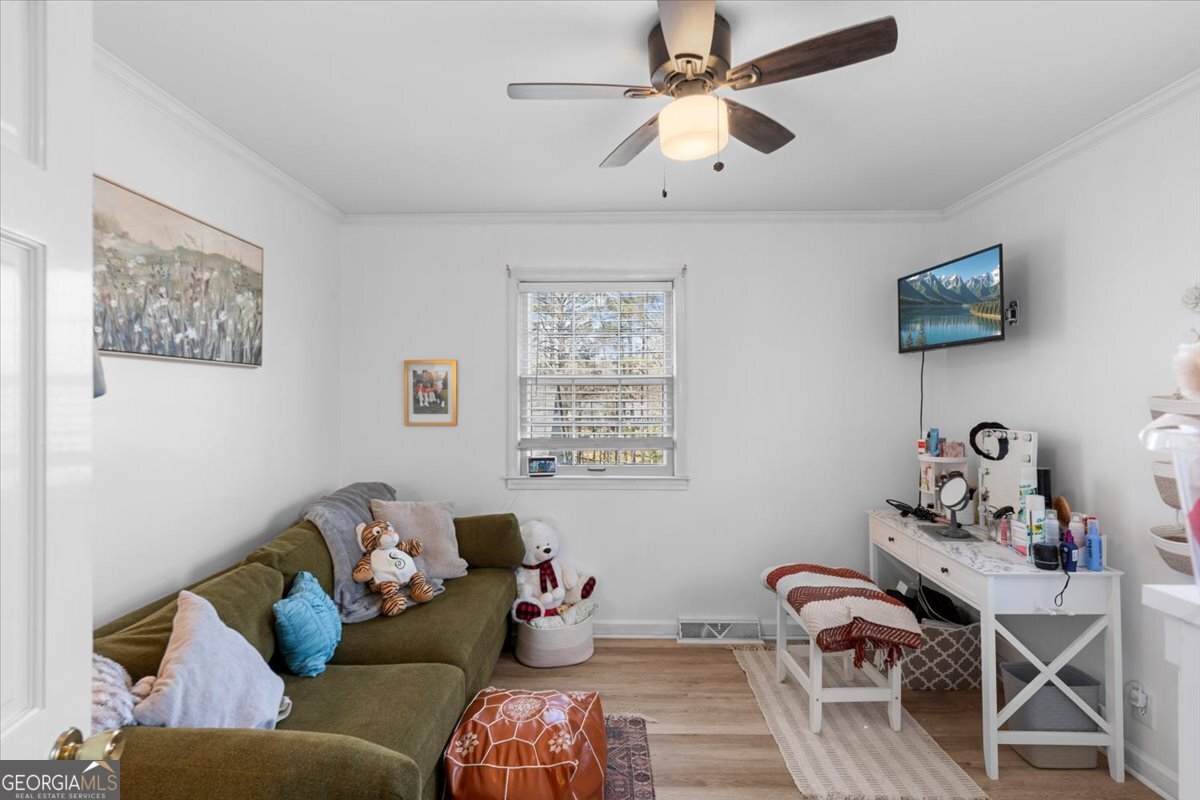 108 E Creekview Drive SW