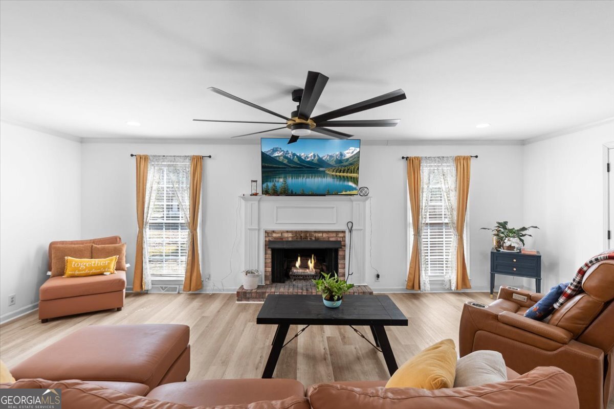 108 E Creekview Drive SW