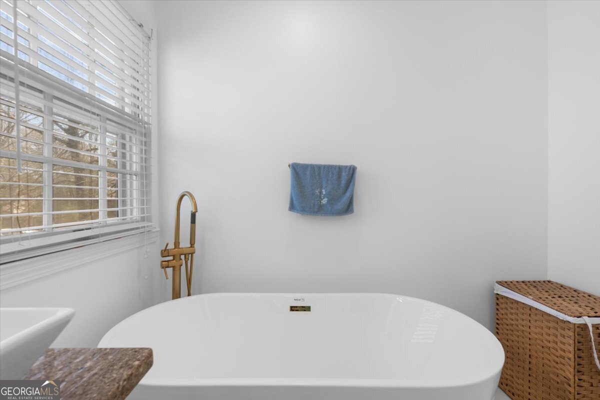 108 E Creekview Drive SW