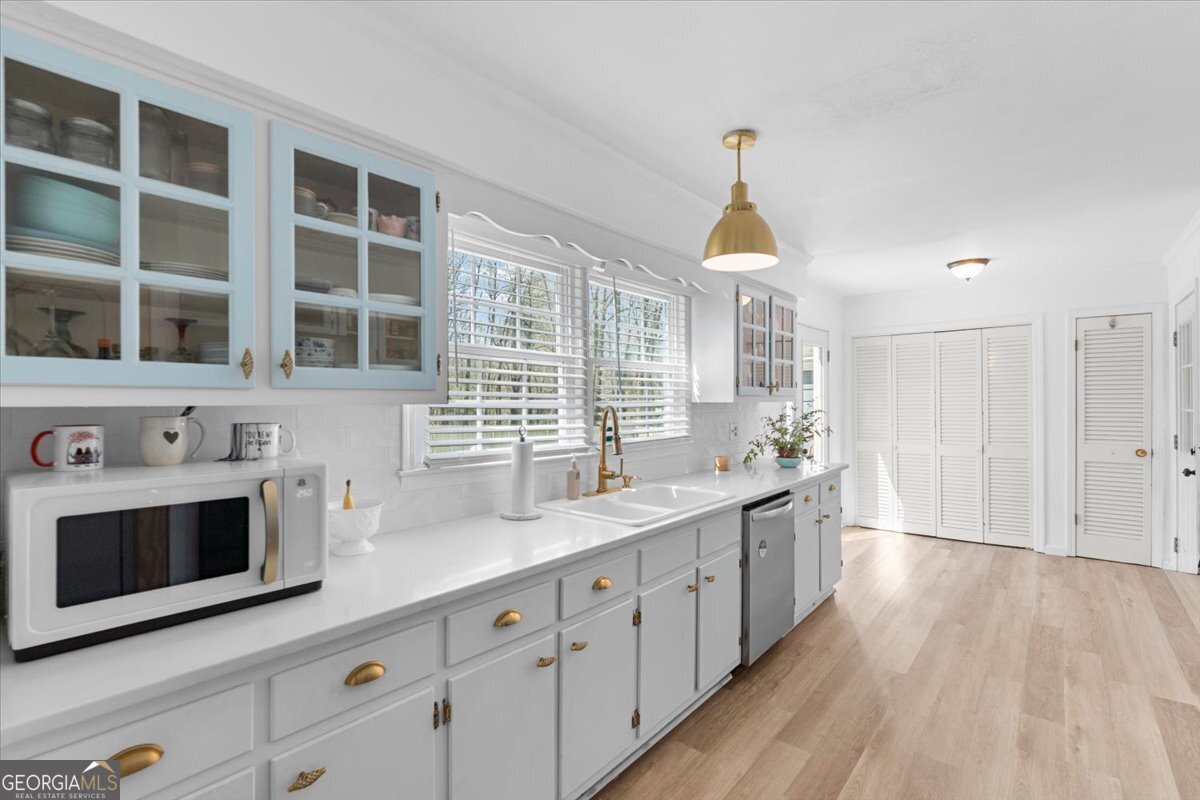 108 E Creekview Drive SW