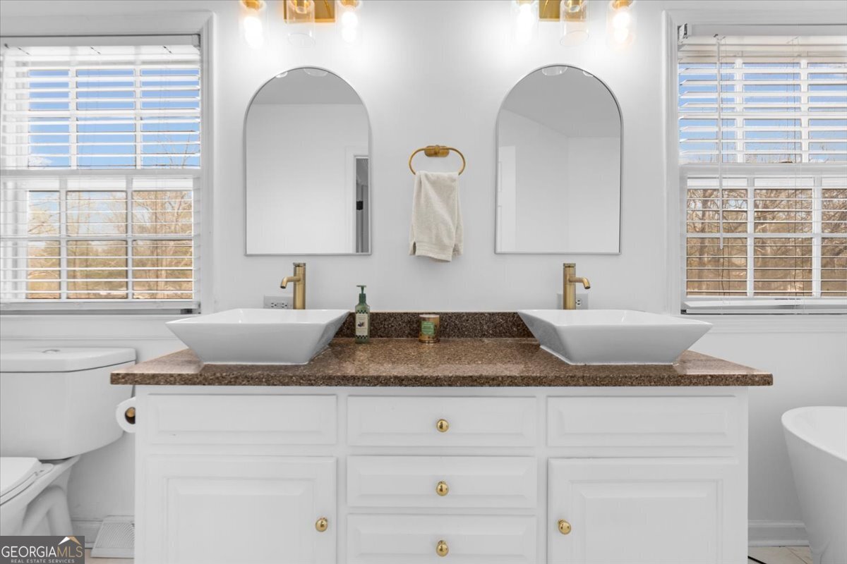 108 E Creekview Drive SW