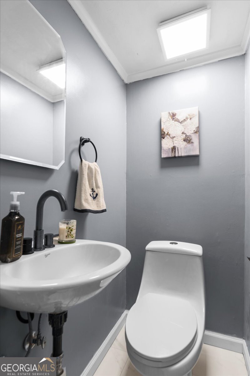 108 E Creekview Drive SW