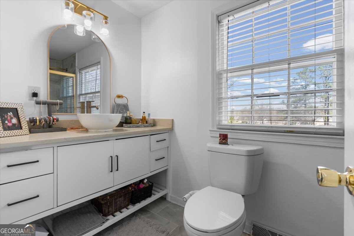 108 E Creekview Drive SW