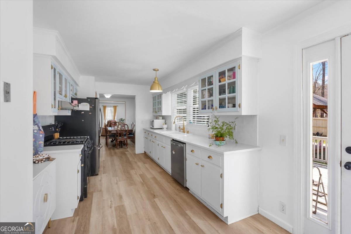 108 E Creekview Drive SW