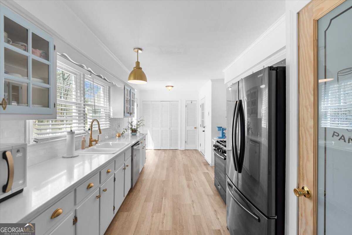 108 E Creekview Drive SW