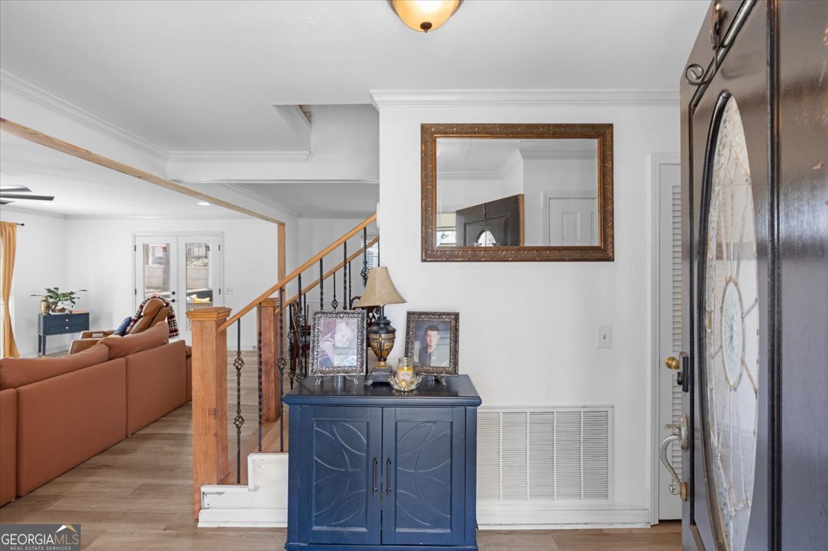 108 E Creekview Drive SW