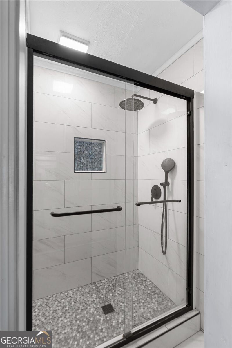 108 E Creekview Drive SW