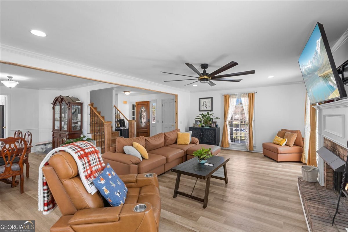 108 E Creekview Drive SW