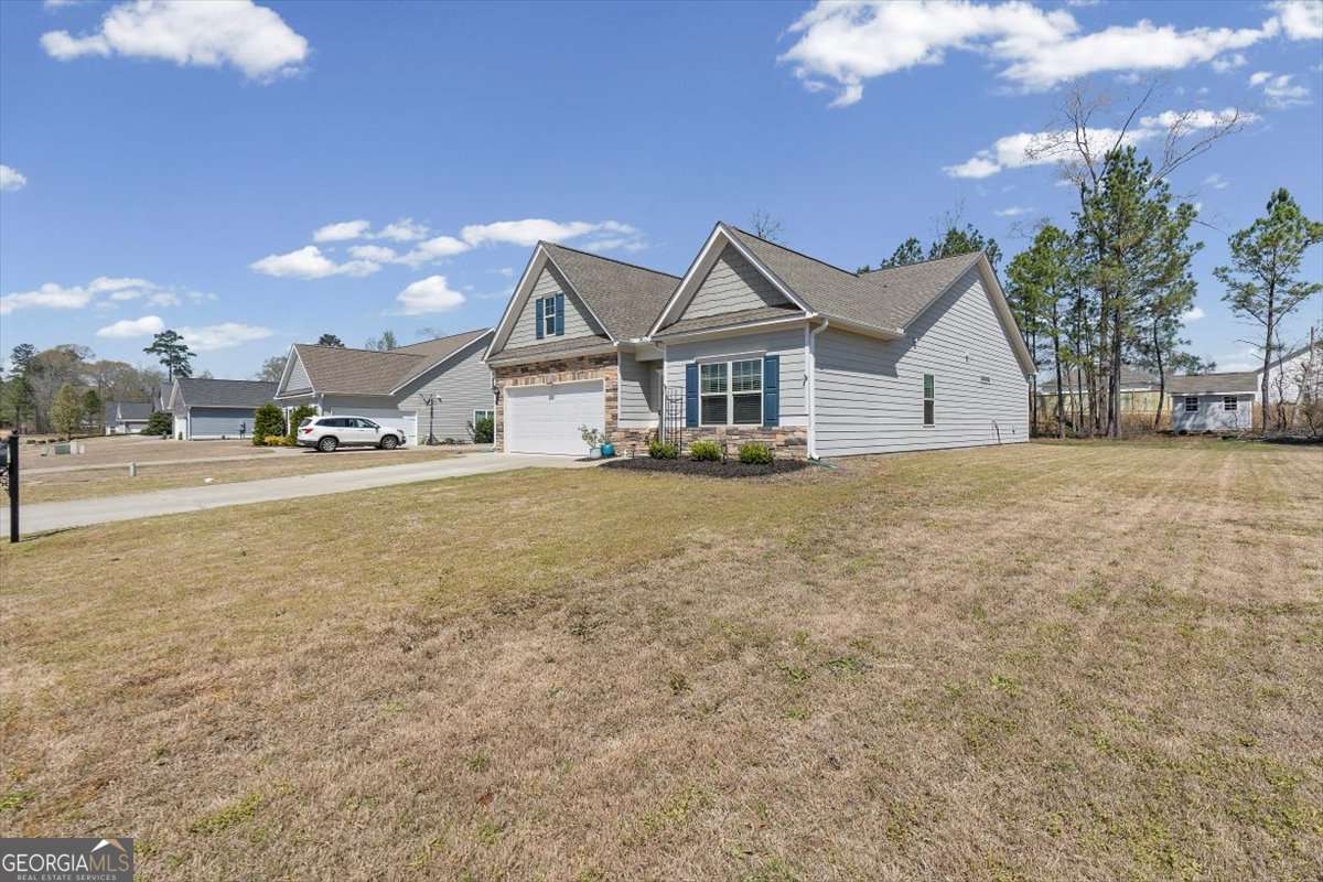 11 Rambling Oaks Drive NE