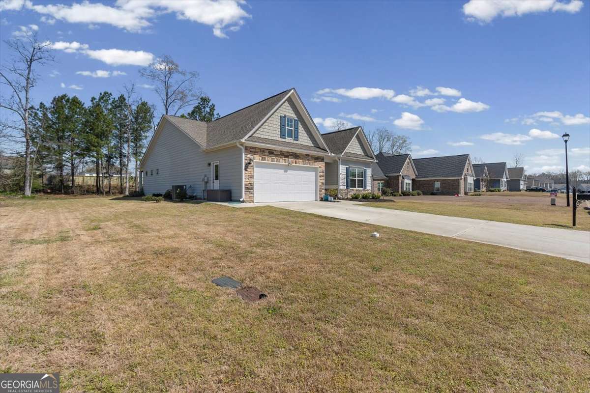 11 Rambling Oaks Drive NE