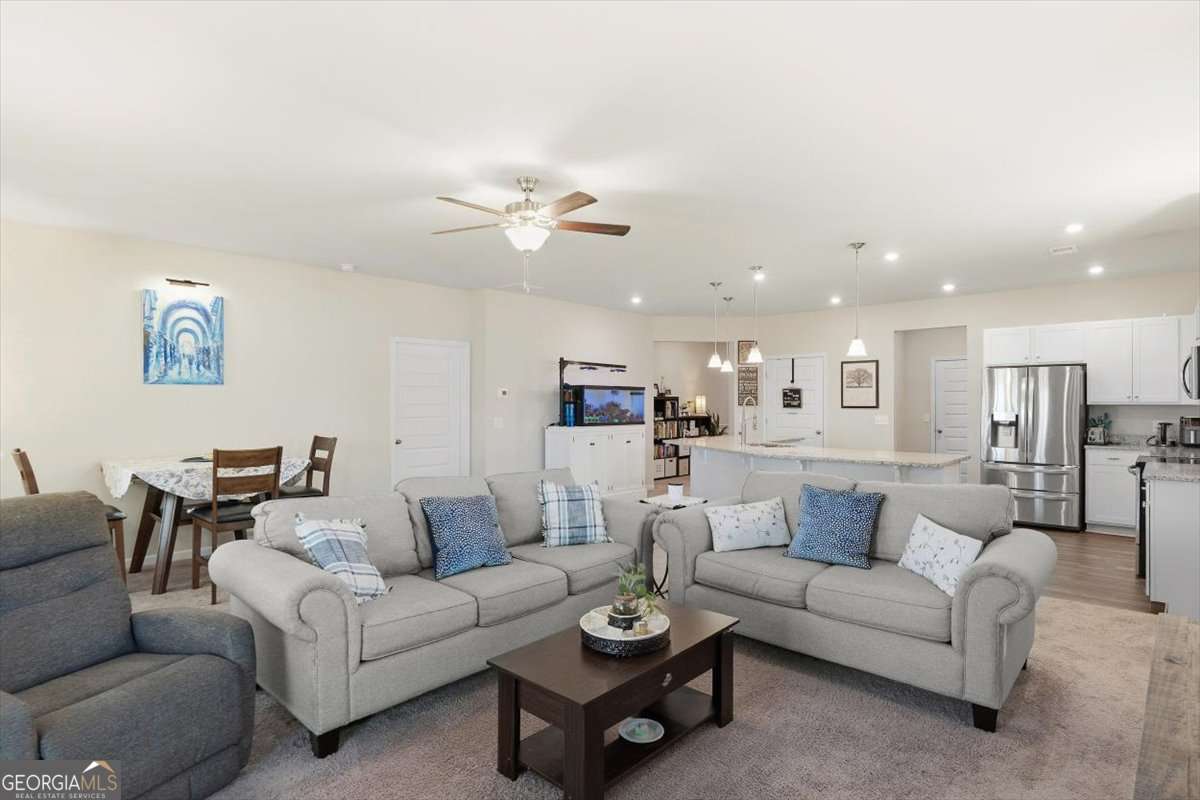 11 Rambling Oaks Drive NE